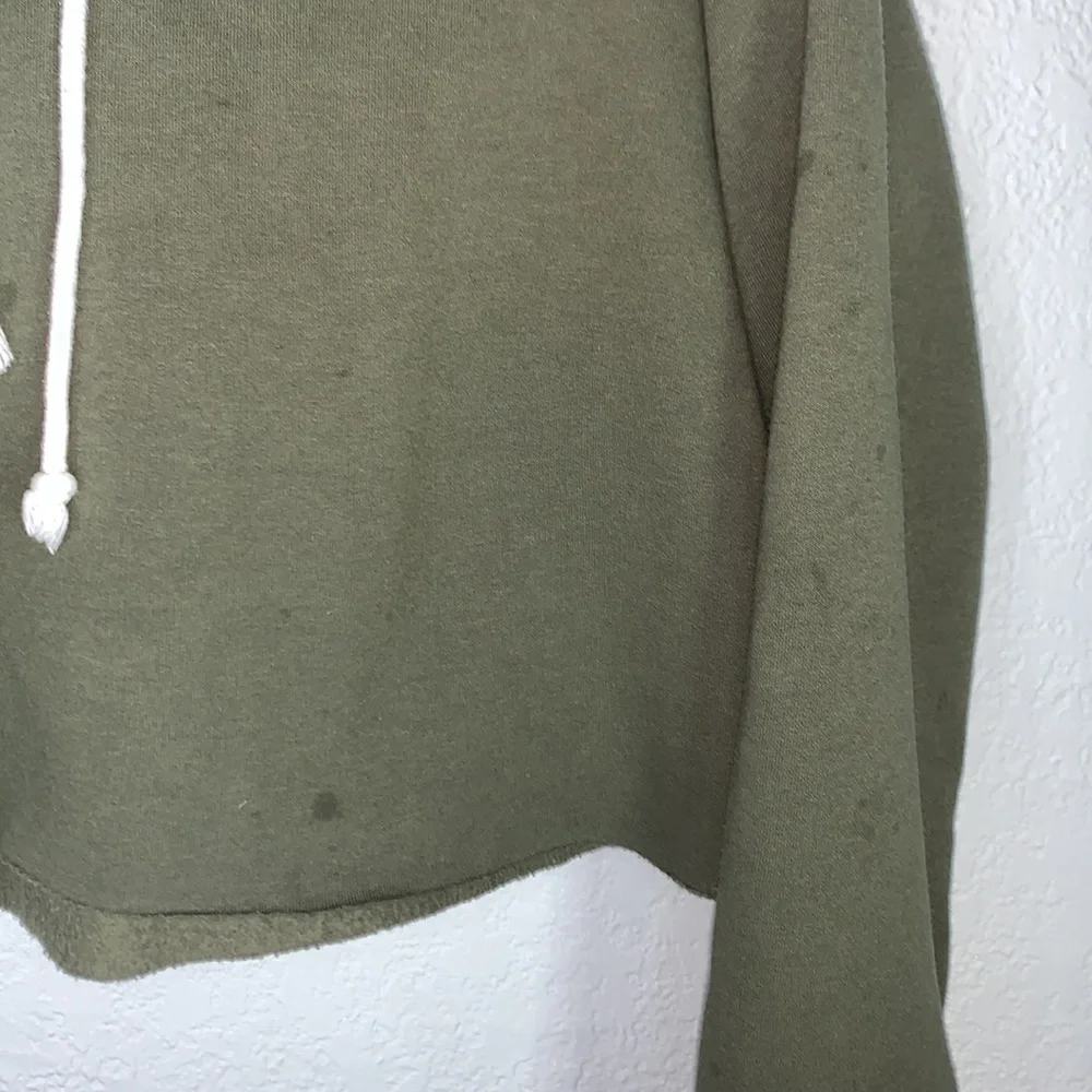 Wild Fable Olive Green Cropped Hoodie Raw Hem Athleisure Size Medium - Picture 9 of 12
